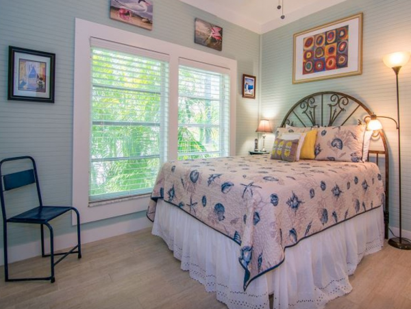 Newly remodeled 3 bed private pool Anna Maria Cottage STEPS TO THE BEACH!